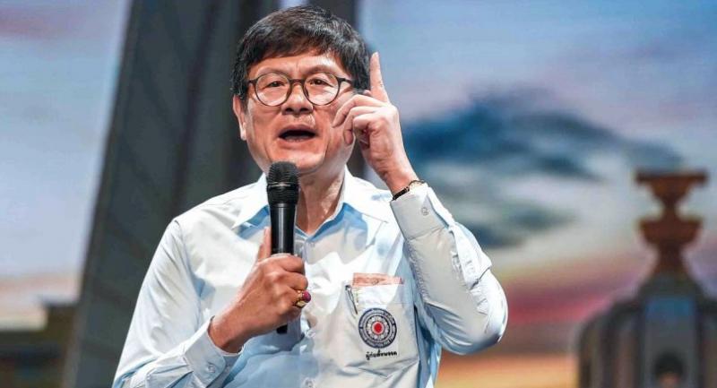Many in Thailand angered over minister's decision to send a spacecraft to the Moon