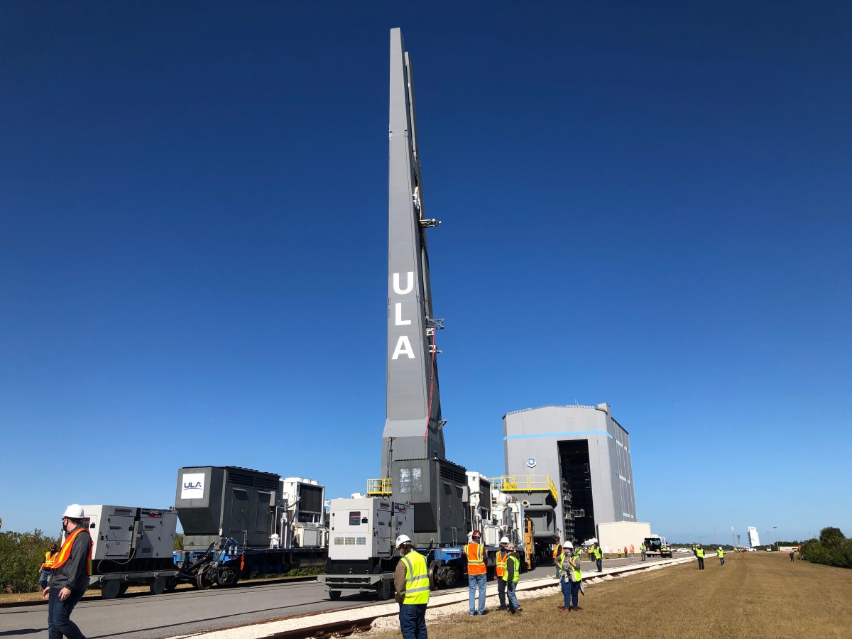 ULA rolls out new launch mount for Vulcan rocket