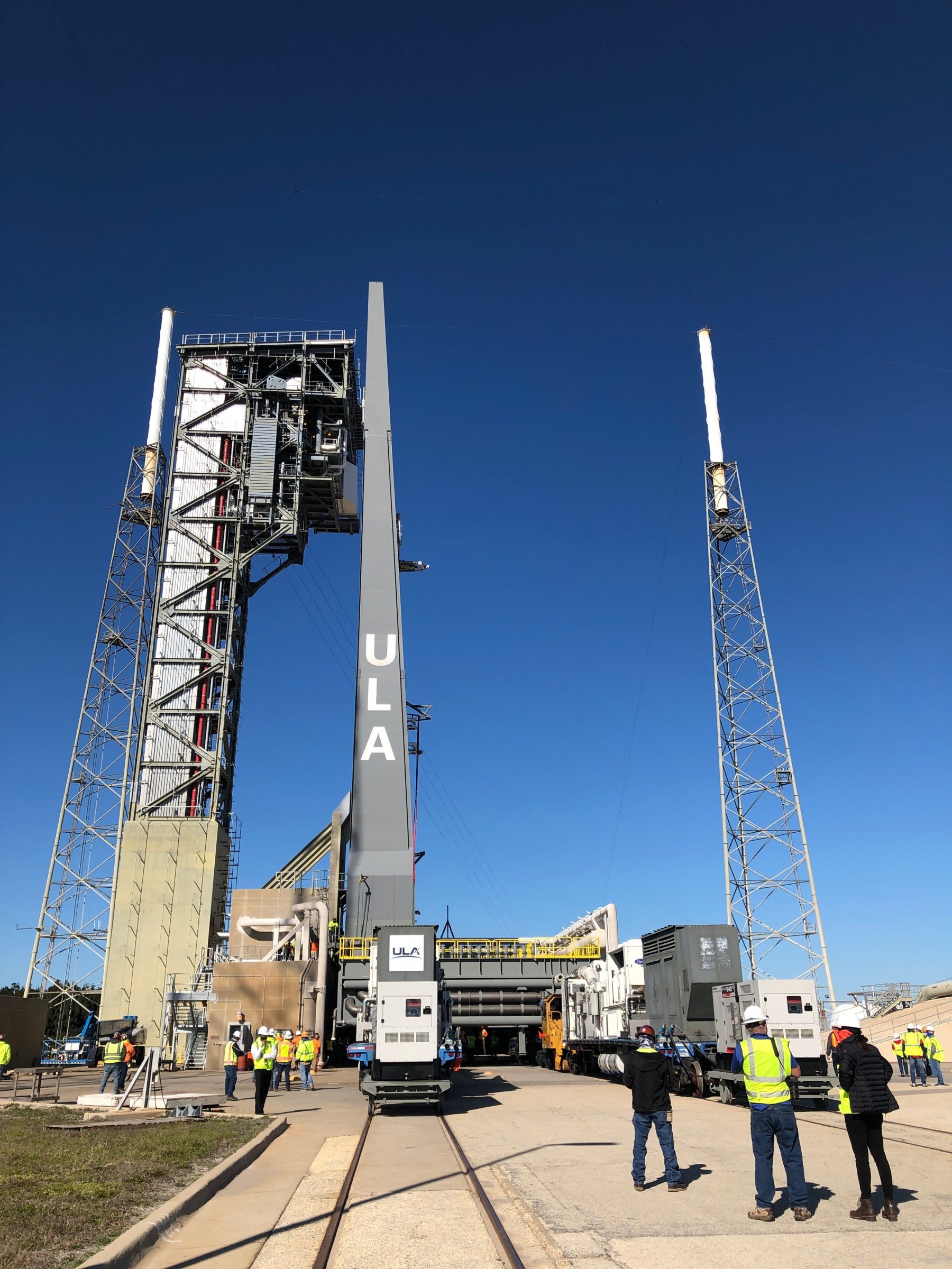 ULA rolls out new launch mount for Vulcan rocket