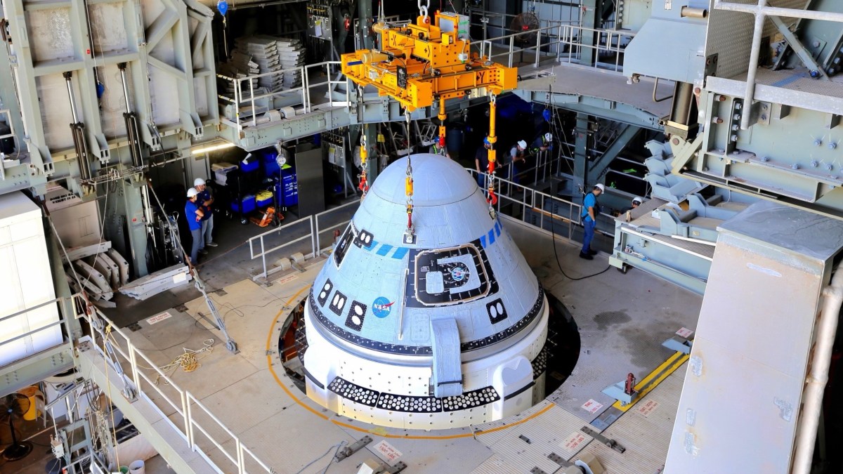 Starliner Capsule secured to Atlas Rocket