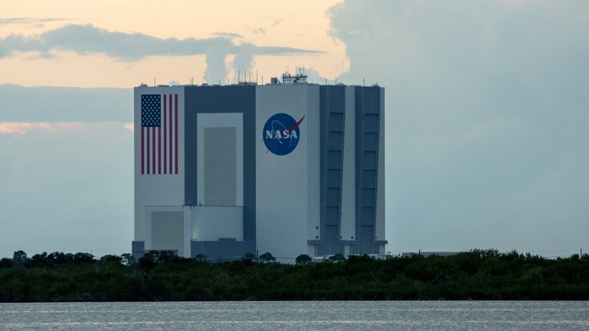 MacBook Pro space wallpaper VAB