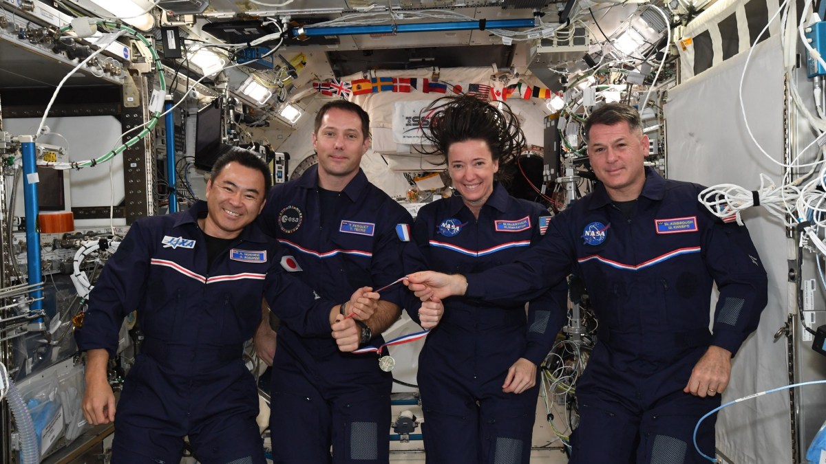 spacex crew-2 on iss