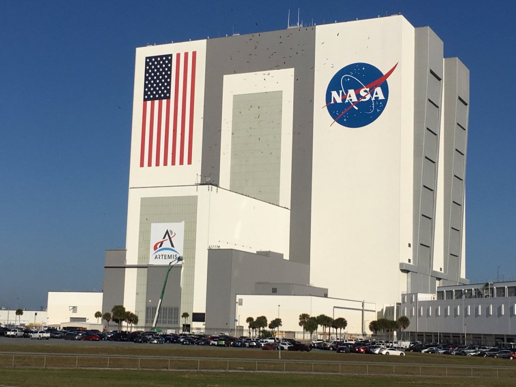 NASA's Vehicle Assembly Building gets new artwork - Space Explored
