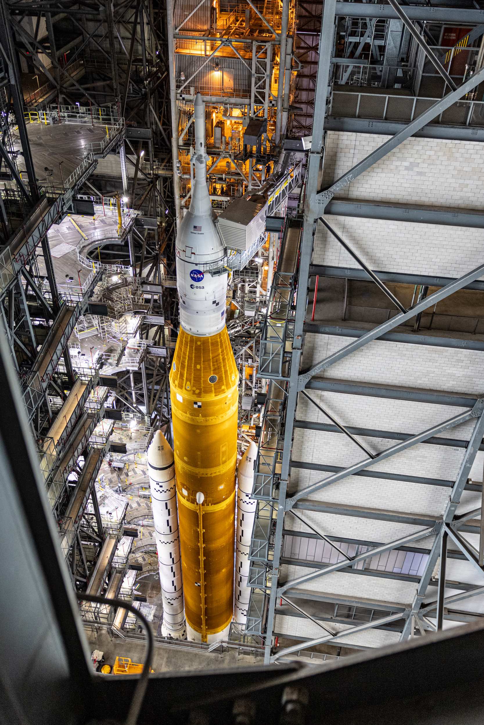 Artemis 1 SLS rocket on the pad ahead of launch [Gallery]