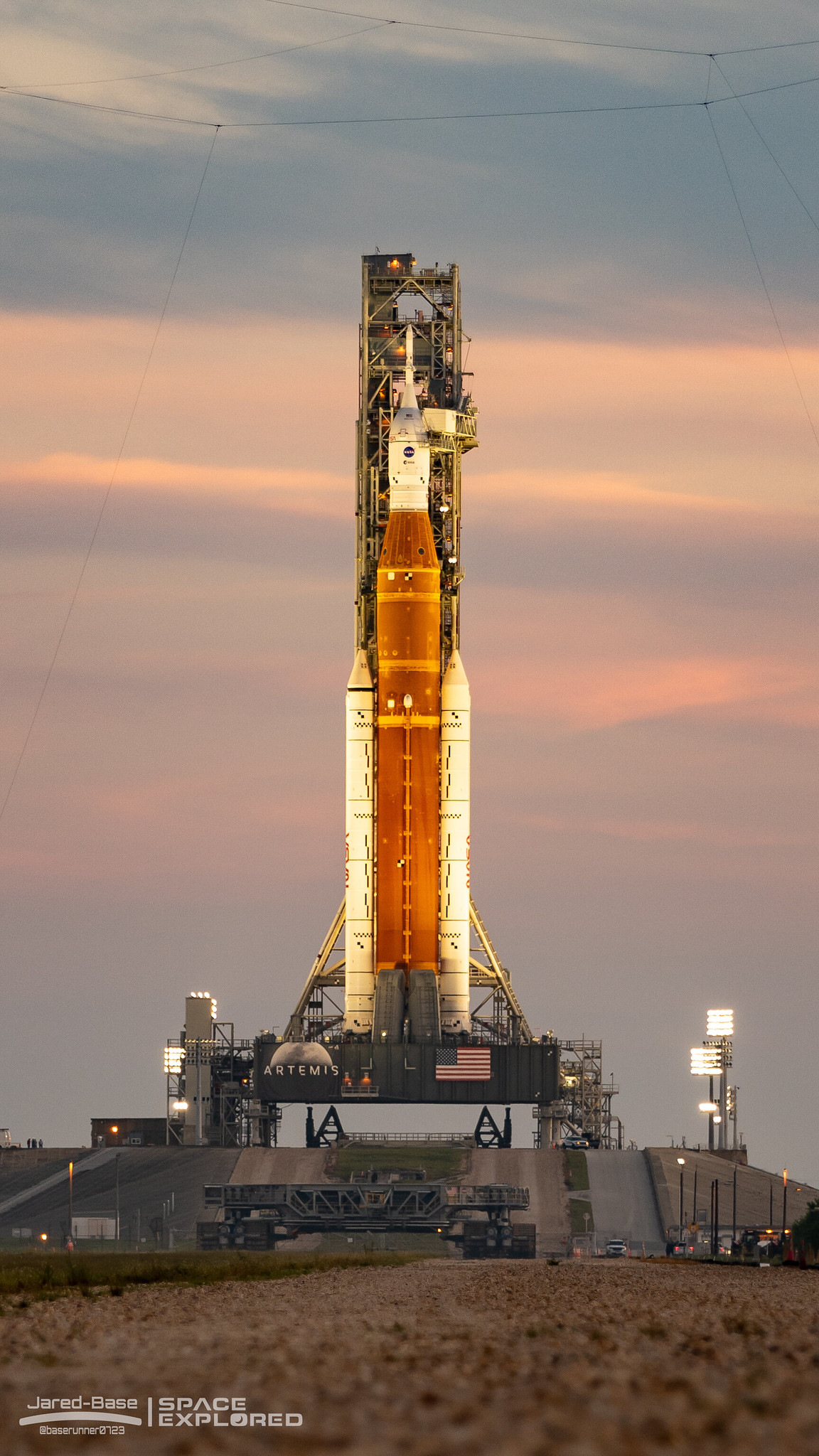Artemis 1 SLS rocket on the pad ahead of launch [Gallery]