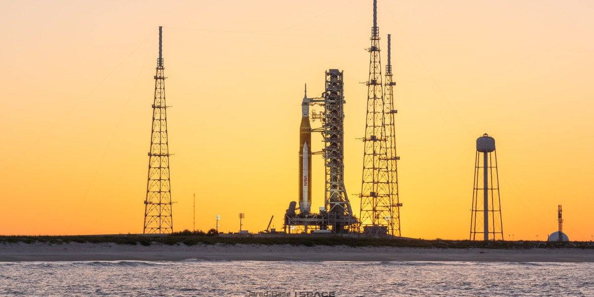 Artemis 1's SLS rocket stands on LC-39B during sunset