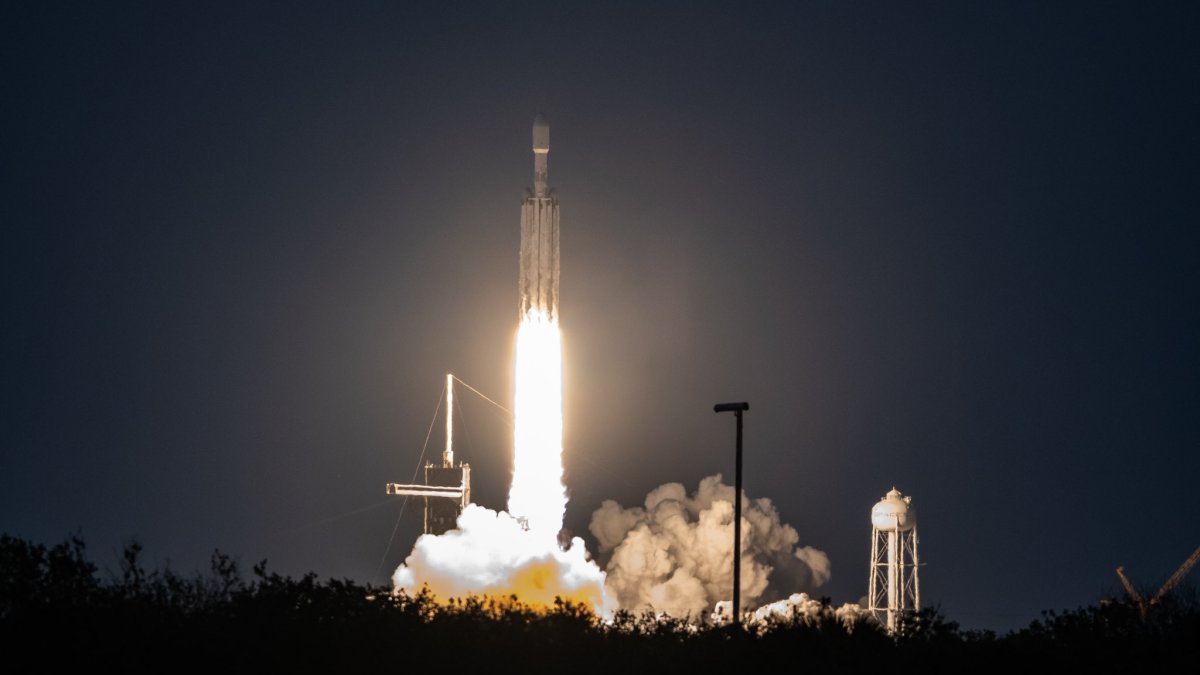 spacex falcon heavy ussf-67 liftoff