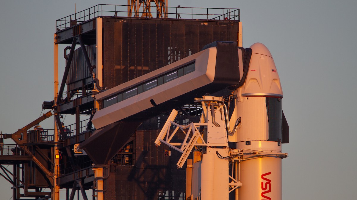 spacex crew-6 dragon on pad