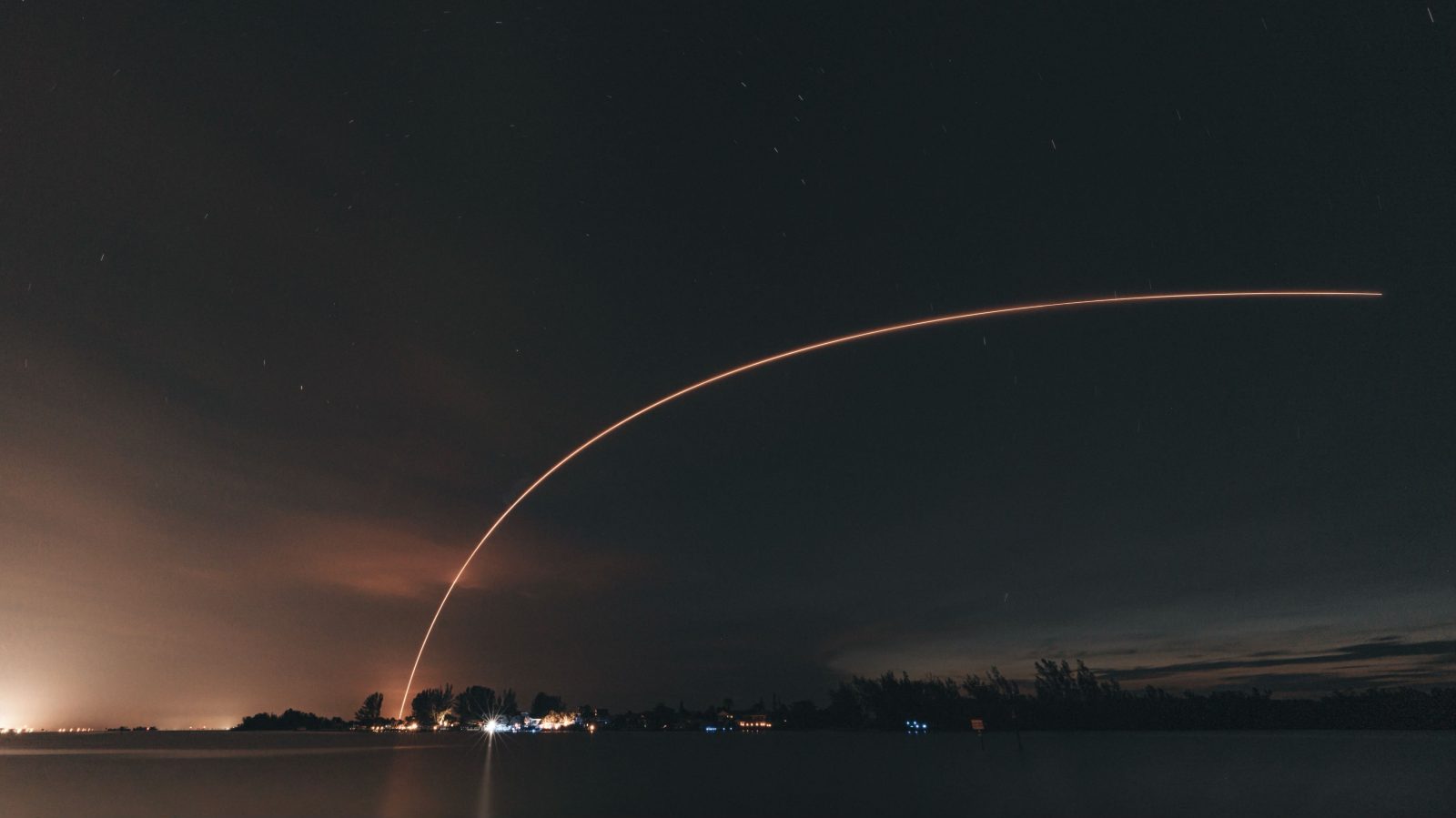 ula-delta-iv-heavy-nrol-68-streak.jpg?quality=82&strip=all&w=1600