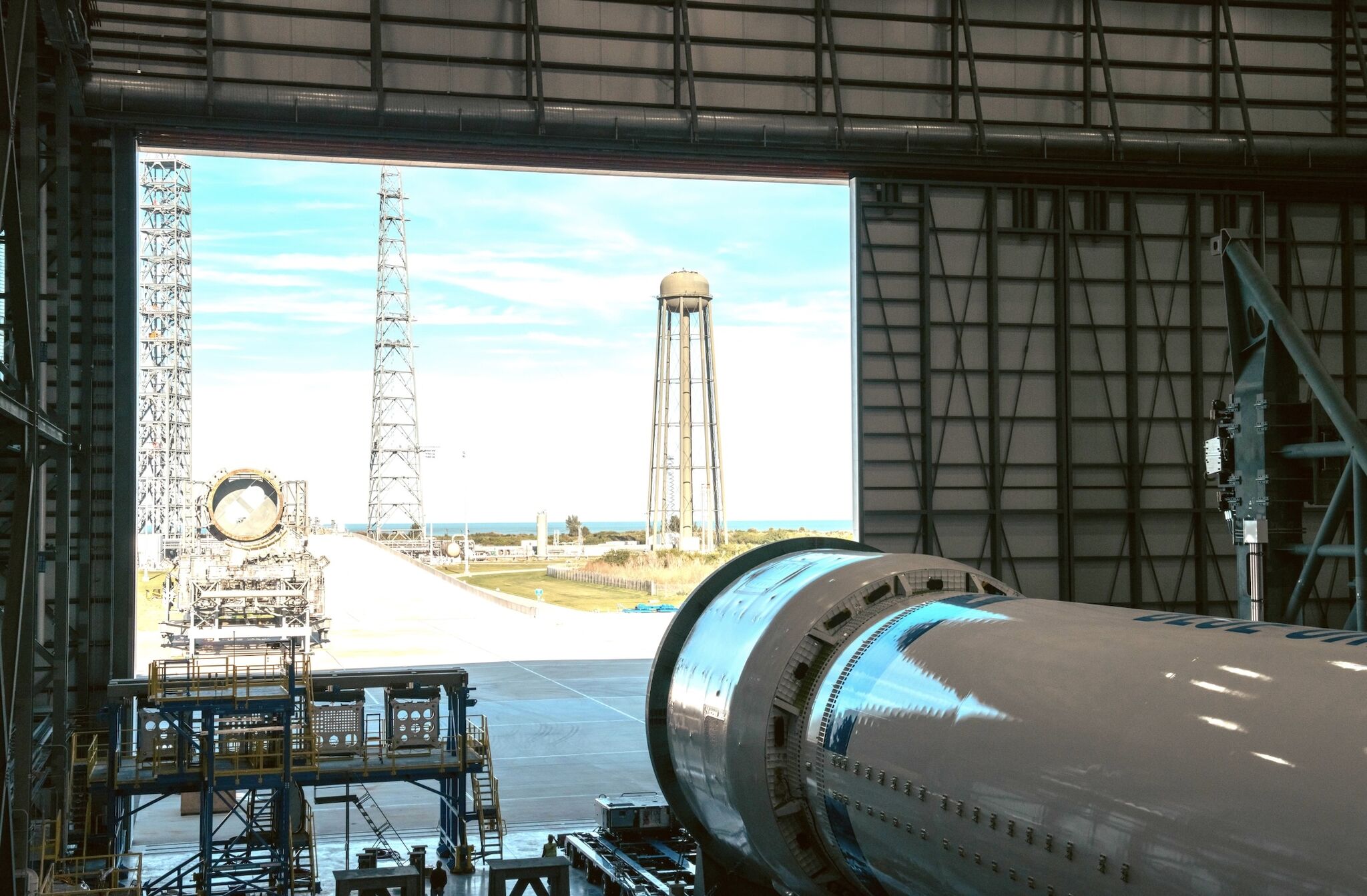 Blue Origin’s First New Glenn Stages Are Now At The Launch Site - QRIX