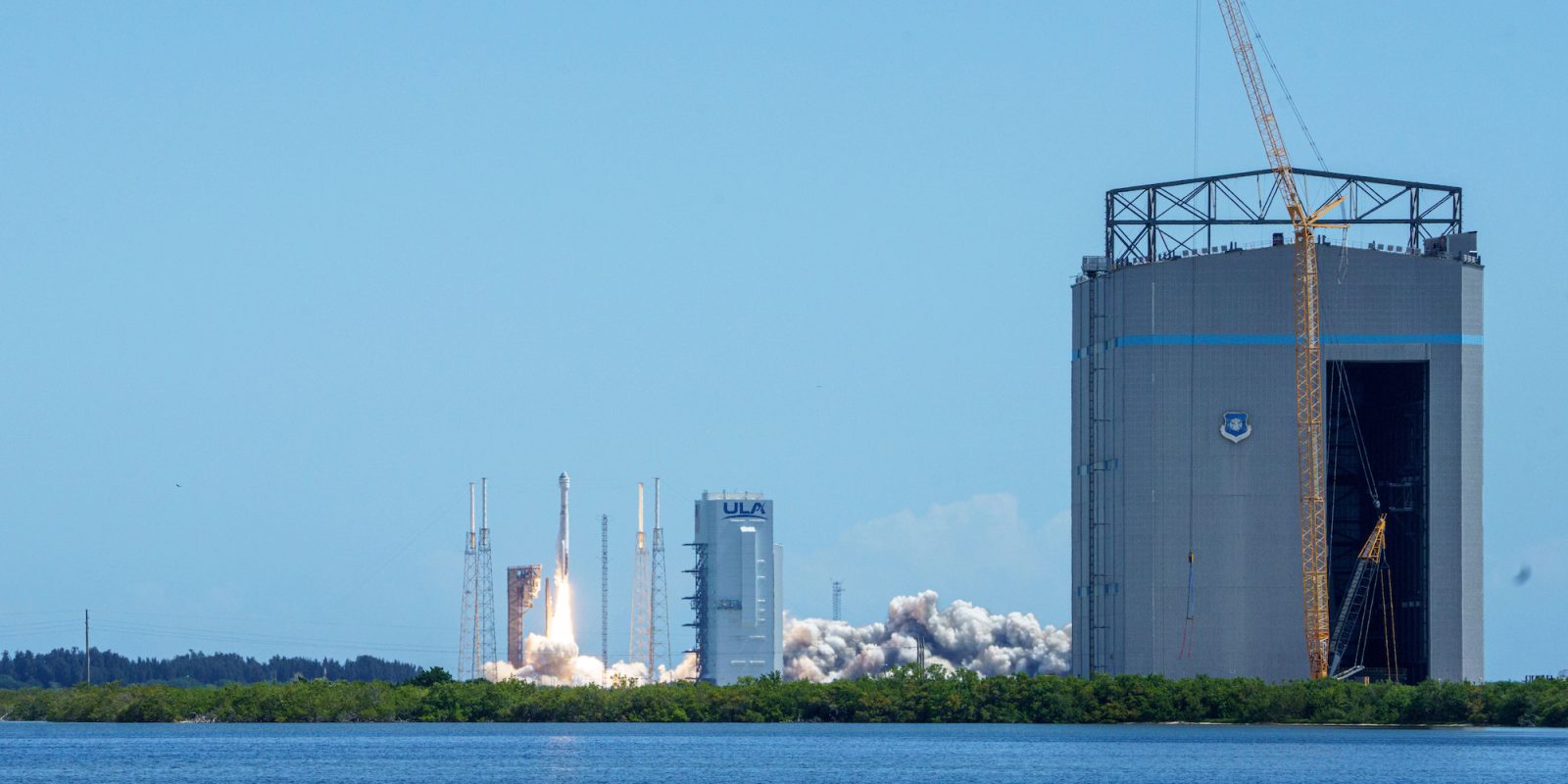 An Atlas V rocket lifts off from SLC-41 at Cape Canaveral Space Force Station carrying NASA astronauts Butch Wilmore and Suni Williams on Boeing Starliner's CFT mission.