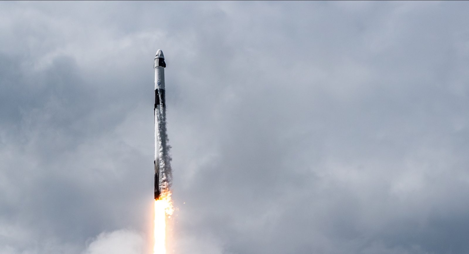 Falcon 9 dragon liftoff