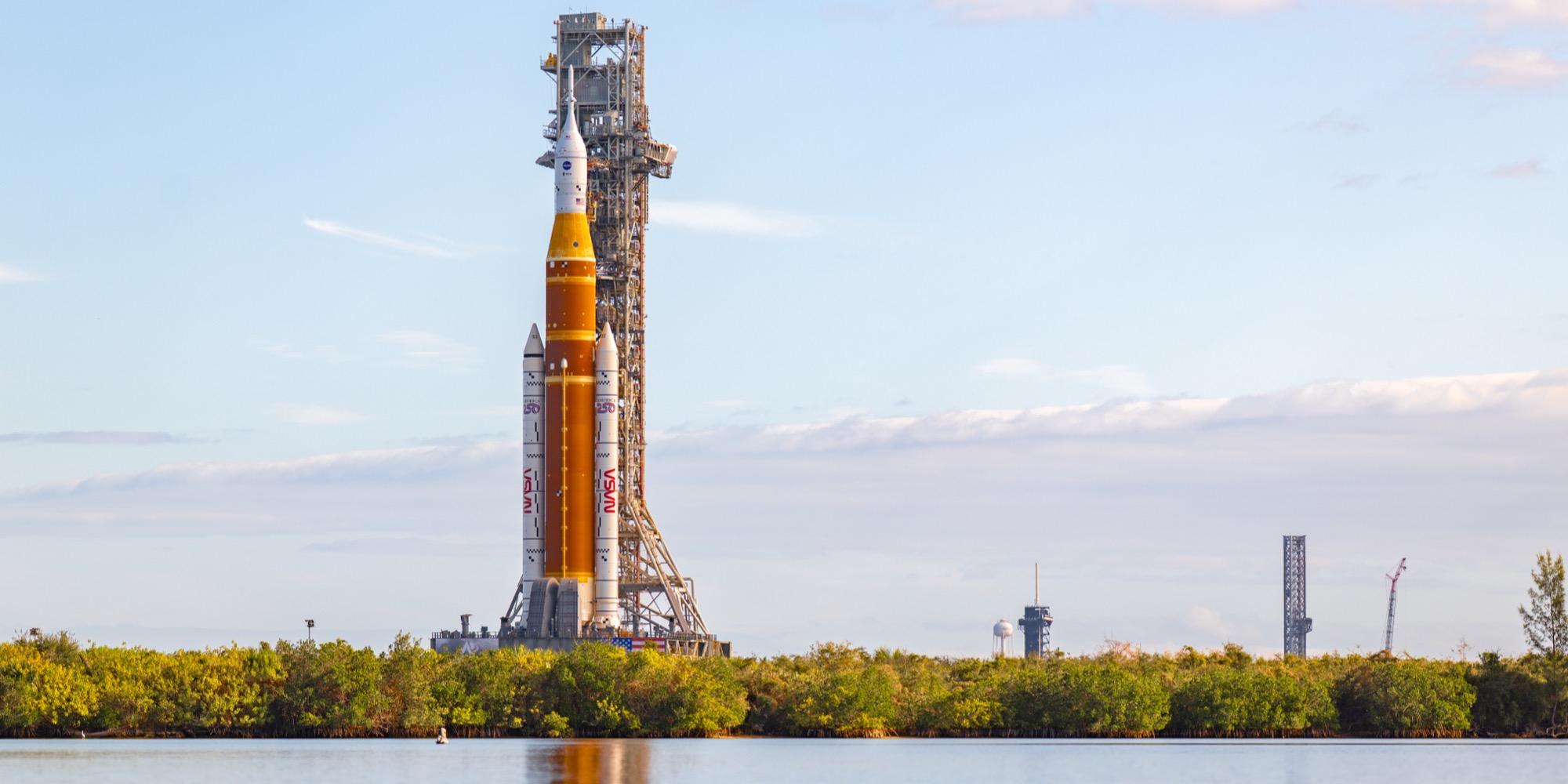 Artemis 2: Space Launch System booster integration continues